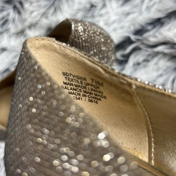 Bandolino Sz 7 1/2M Gold Sparkling Heels - Picture 8 of 9